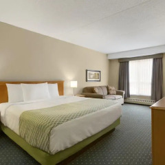Отель Colonial Square Inn & Suites 2* Стандартный номер разные типы кроватей фото 4