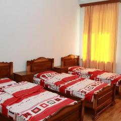 Inter Hostel Стандартный семейный номер с двуспальной кроватью