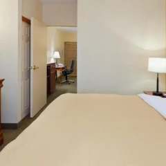 Отель Country Inn & Suites by Radisson, Newark Airport, NJ США, Элизабет - отзывы, цены и фото номеров - забронировать отель Country Inn & Suites by Radisson, Newark Airport, NJ онлайн комната для гостей фото 3
