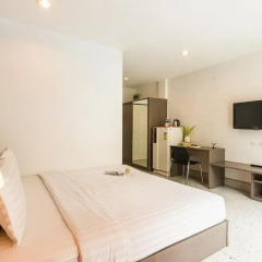 Отель The Fifth Residence 3* Улучшенный номер с двуспальной кроватью фото 9