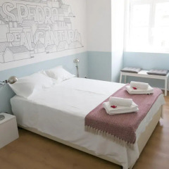 Отель Lisbon Check-In Guesthouse 3* Стандартный номер с двуспальной кроватью (общая ванная комната) фото 8