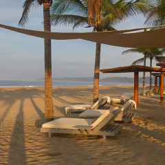 Отель The Residences at Las Palmas пляж