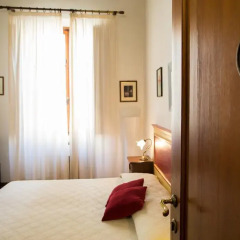 Отель Palazzo Bostoli Guest House Ареццо сейф в номере