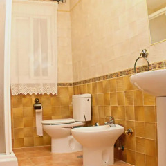 Отель Chalet Arroyo Majadales Испания, Кониль-де-ла-Фронтера - отзывы, цены и фото номеров - забронировать отель Chalet Arroyo Majadales онлайн ванная фото 2