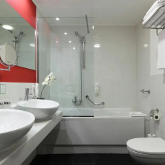 Отель Holiday Inn Genoa City 4* Стандартный номер с разными типами кроватей фото 5