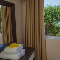 Апартаменты Brentanos Apartments ~ A ~ View of Paradise Семейные апартаменты с двуспальной кроватью фото 10