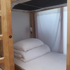Отель Happytree Guesthouse Кровать в женском общем номере с двухъярусной кроватью фото 5