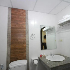 Отель Patong Budget Rooms Улучшенный номер с различными типами кроватей фото 4