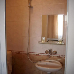 Отель Georgievi Guest House Болгария, Поморие - отзывы, цены и фото номеров - забронировать отель Georgievi Guest House онлайн ванная