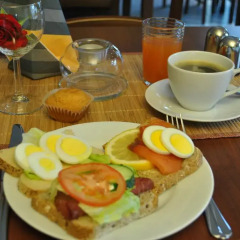 Отель Stavanger Lille Hotel & Cafe Норвегия, Ставангер - отзывы, цены и фото номеров - забронировать отель Stavanger Lille Hotel & Cafe онлайн питание фото 2