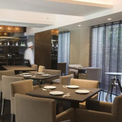 Апартаменты Lily Residence Executive Serviced Apartment гостиничный бар