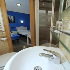 Отель Hostal Regio Стандартный номер с двуспальной кроватью фото 22