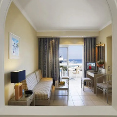Athineon Hotel 5* Улучшенные апартаменты с различными типами кроватей фото 5