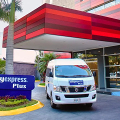 Отель City Express Plus Guadalajara Expo городской автобус