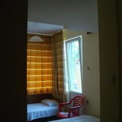 Отель East Gate Guest Rooms Стандартный номер с различными типами кроватей фото 21