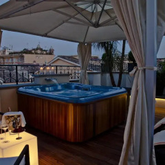 The First Luxury Art Hotel Roma бассейн