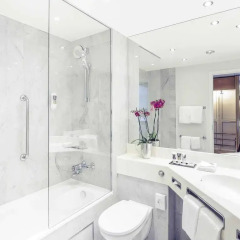 Отель Mercure Hotel Hannover Oldenburger Allee Германия, Ганновер - отзывы, цены и фото номеров - забронировать отель Mercure Hotel Hannover Oldenburger Allee онлайн ванная фото 2