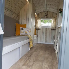 Отель The Little Hide - Grown Up Glamping Стандартный номер с различными типами кроватей фото 14