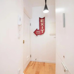 Отель Downtown Comfy Sweet интерьер отеля