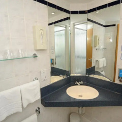 Отель Holiday Inn Express Glasgow Airport 3* Стандартный номер фото 18