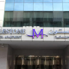 Milestone Hotel Apartments городской автобус