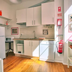 Апартаменты Localtraveling ALFAMA River View - Family Apartments в номере