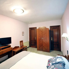 Отель Hostal la Carrasca удобства в номере