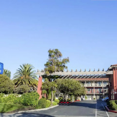 Отель Milpitas Inn парковка