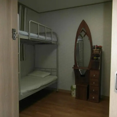 Отель Hongdae Family Housetel 2 Кровать в женском общем номере с двухъярусной кроватью фото 3