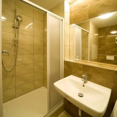 Hotel Krystal 3* Улучшенный номер с двуспальной кроватью фото 10