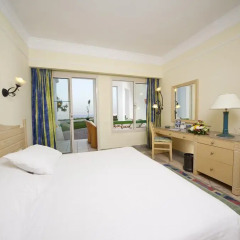 Отель Coral Beach Resort Tiran 4* Стандартный номер с двуспальной кроватью фото 6