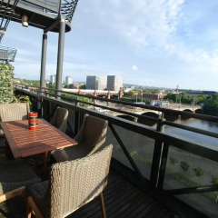Отель Orchid Penthouse Duplex - Glasgow City Centre Великобритания, Глазго - отзывы, цены и фото номеров - забронировать отель Orchid Penthouse Duplex - Glasgow City Centre онлайн балкон