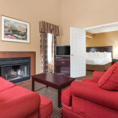 Отель Hawthorn Suites Columbus North 3* Люкс