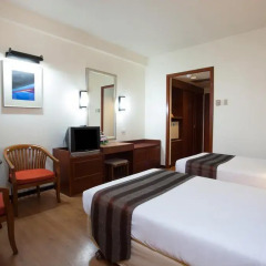 Phuket Merlin Hotel 3* Улучшенный номер с двуспальной кроватью фото 5