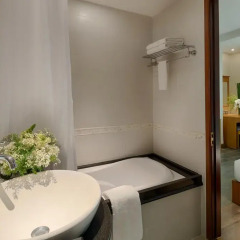Отель Silverland Hotel & Spa Вьетнам, Хошимин - отзывы, цены и фото номеров - забронировать отель Silverland Hotel & Spa онлайн ванная фото 2