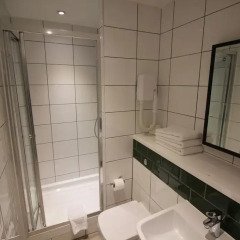 Queens Hotel 3* Улучшенный номер с различными типами кроватей фото 9