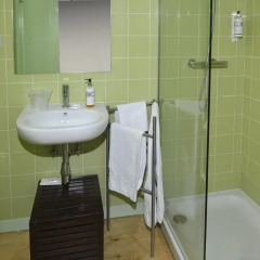 Отель Dukes Corner Guest House Стандартный номер разные типы кроватей фото 6