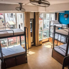 Отель Vietnam Backpacker Hostels Downtown Кровать в общем номере