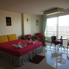 Апартаменты View Talay 1b Serviced Apartments Паттайя комната для гостей