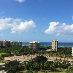 DoubleTree by Hilton Hotel Alana - Waikiki Beach пляж