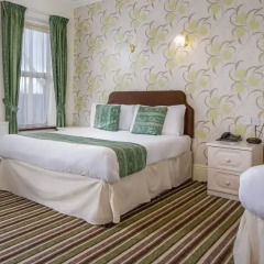 Cumbria Park Hotel 3* Стандартный семейный номер с различными типами кроватей фото 9