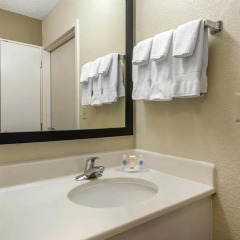 Отель Comfort Inn & Suites near Universal Orlando Resort 2* Стандартный номер с различными типами кроватей фото 14