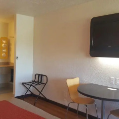 Отель Motel 6 Columbus OSU 2* Стандартный номер с различными типами кроватей фото 12