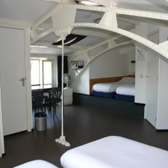 City Hotel 2* Кровать в общем номере с двухъярусной кроватью фото 4