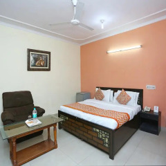 Отель OYO Rooms Govindpuri Metro 2* Стандартный номер с различными типами кроватей фото 2