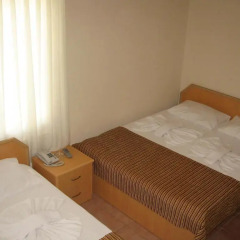Moms Hotel комната для гостей фото 3