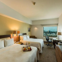 Отель Holiday Inn Select 4* Стандартный номер фото 4