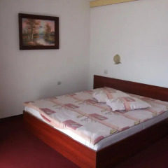 Отель Guest House Zlatev 3* Стандартный семейный номер с двуспальной кроватью фото 2