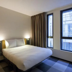 Отель easyHotel Brussels City Centre 3* Улучшенный номер с различными типами кроватей фото 9