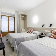 Отель Hostal Castilla II Puerta del Sol Апартаменты с различными типами кроватей фото 5
